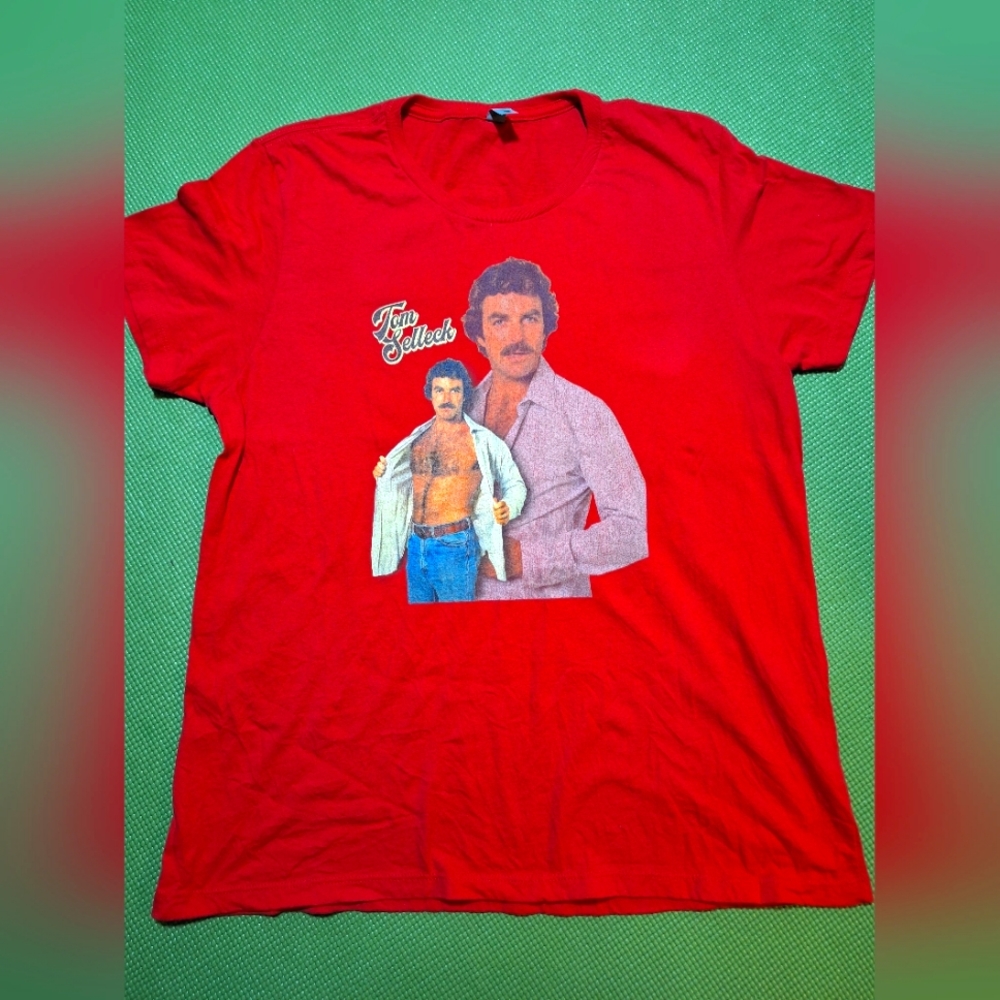 Tom Selleck red graphic t-shirt women's size L